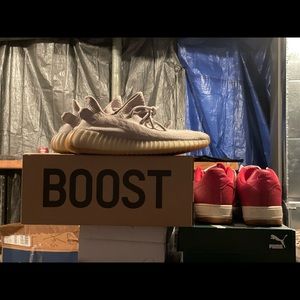 Addias Yeezys 350